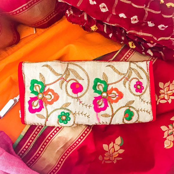 Indian Cream Handmade Wallet - Picture 3 of 10